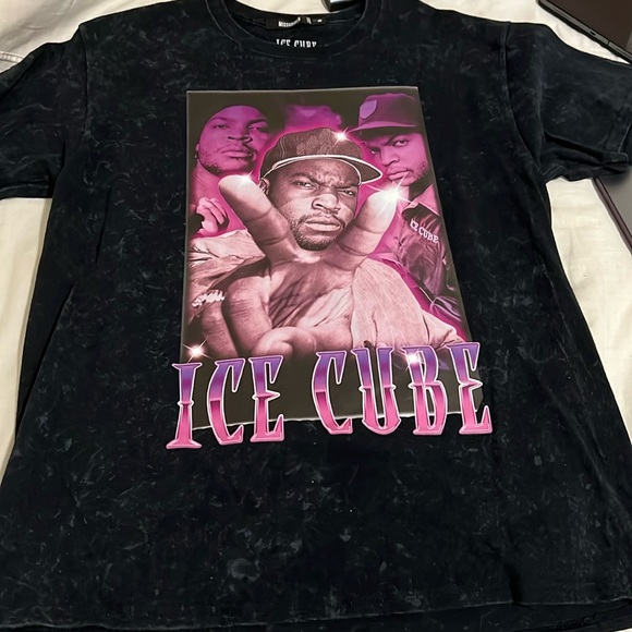 Graphic tee - Picture 1 of 1